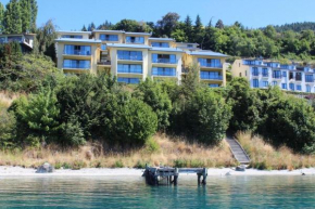 Lakeside Landing - lake front and walk to town